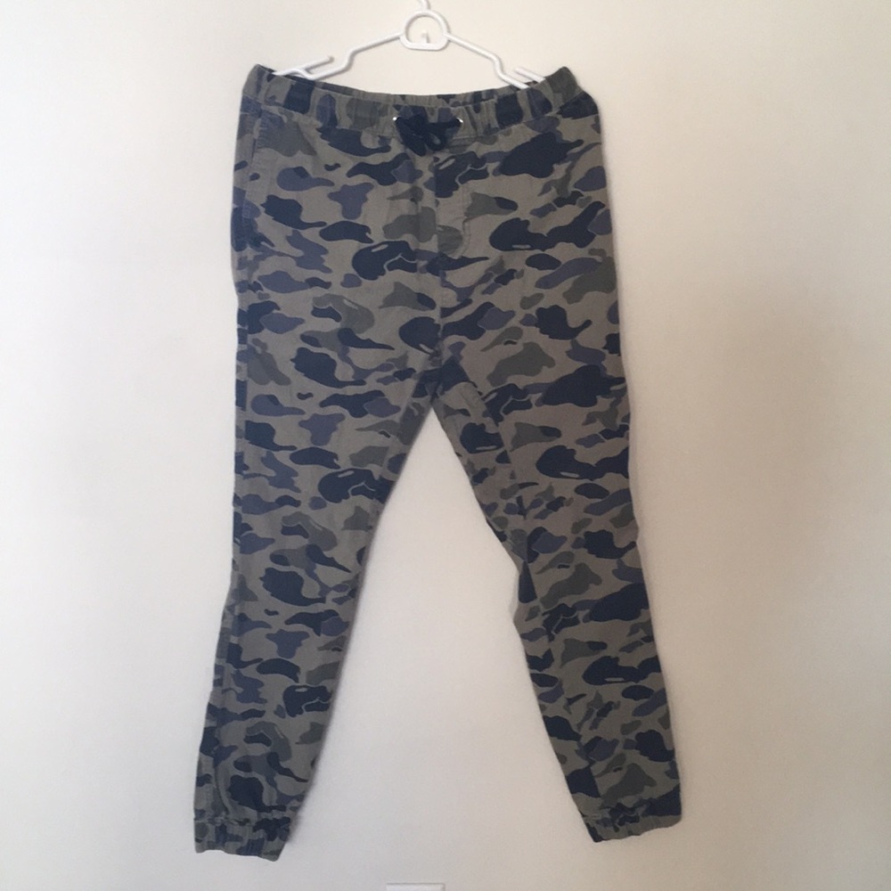 H&M Men’s Camo Jogger Pants
